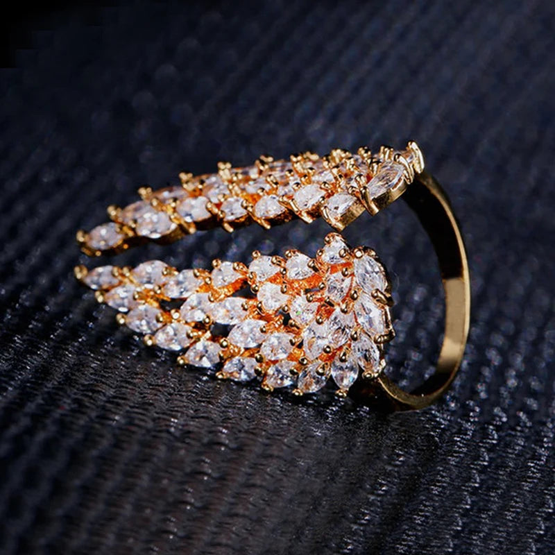 Glittrande ring med änglavingar