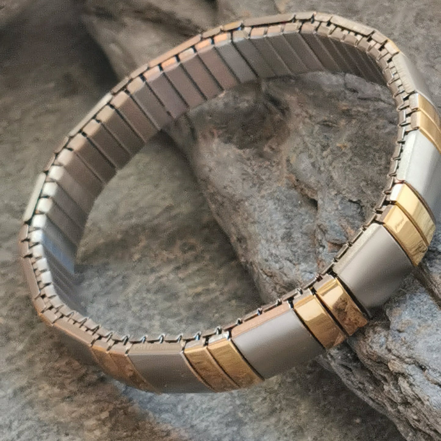 Allergivänliga armband i stretch – stil och komfort i ett