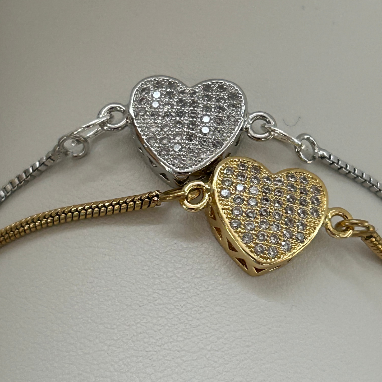 Justerbart armband med stenprytt hjärta eller cirkel