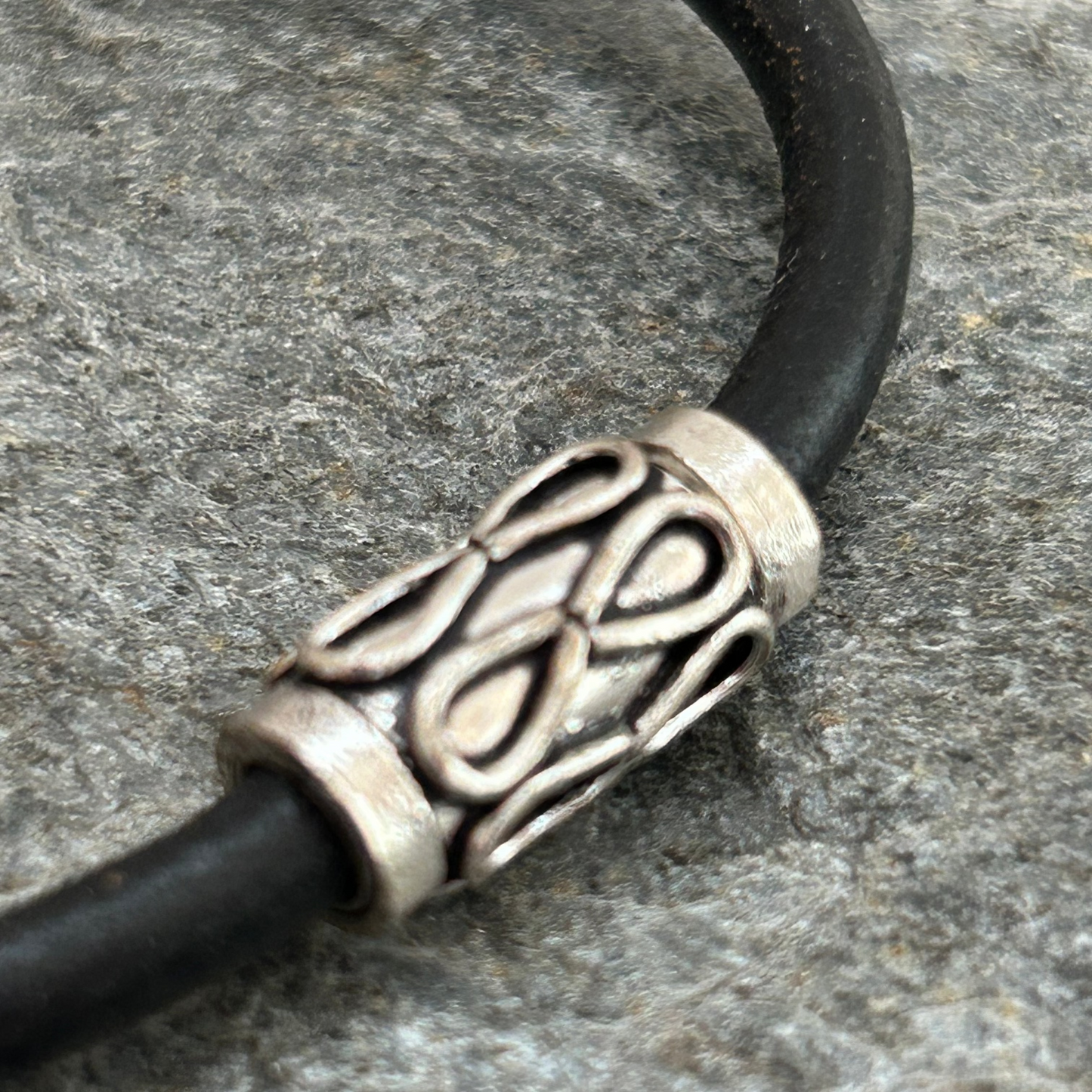Läderarmband med magnetlås