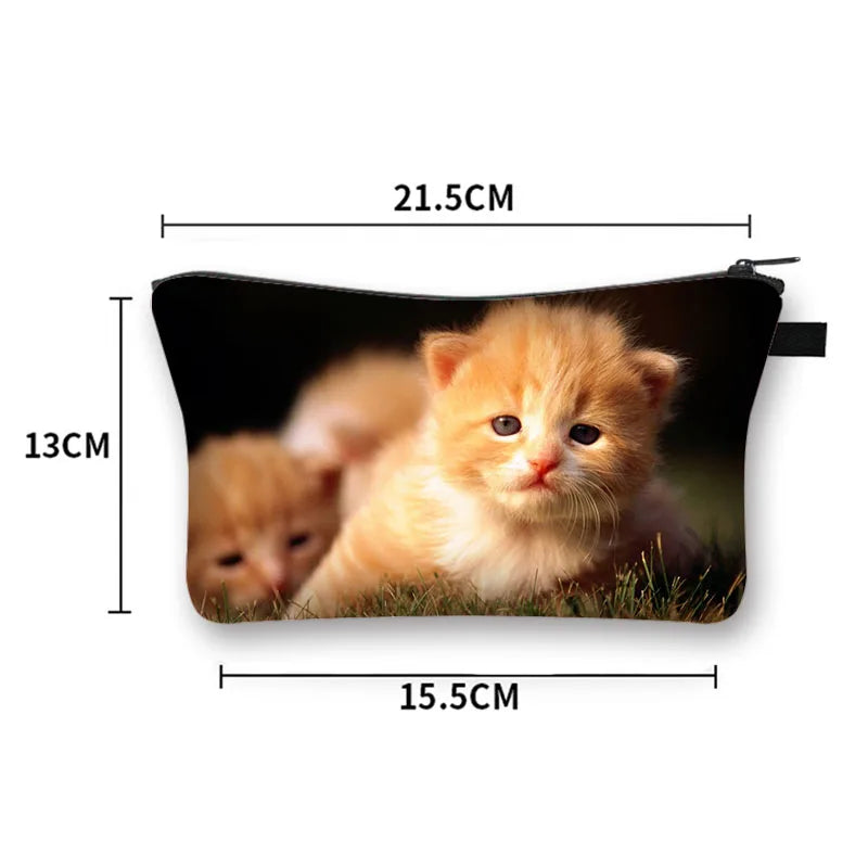 Liten sminkväska med gulliga kattungar