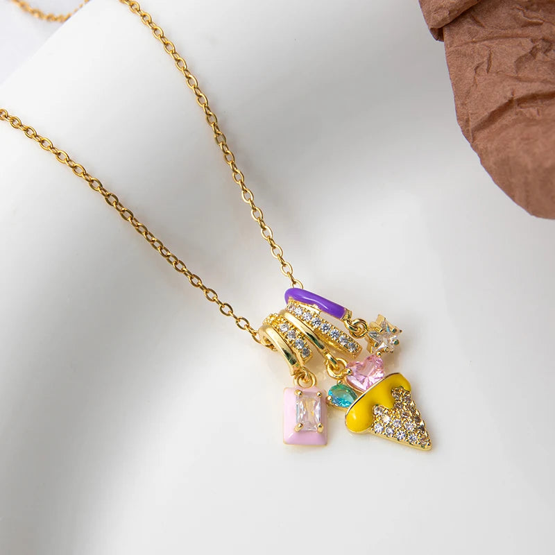 Halsband med flera hängen