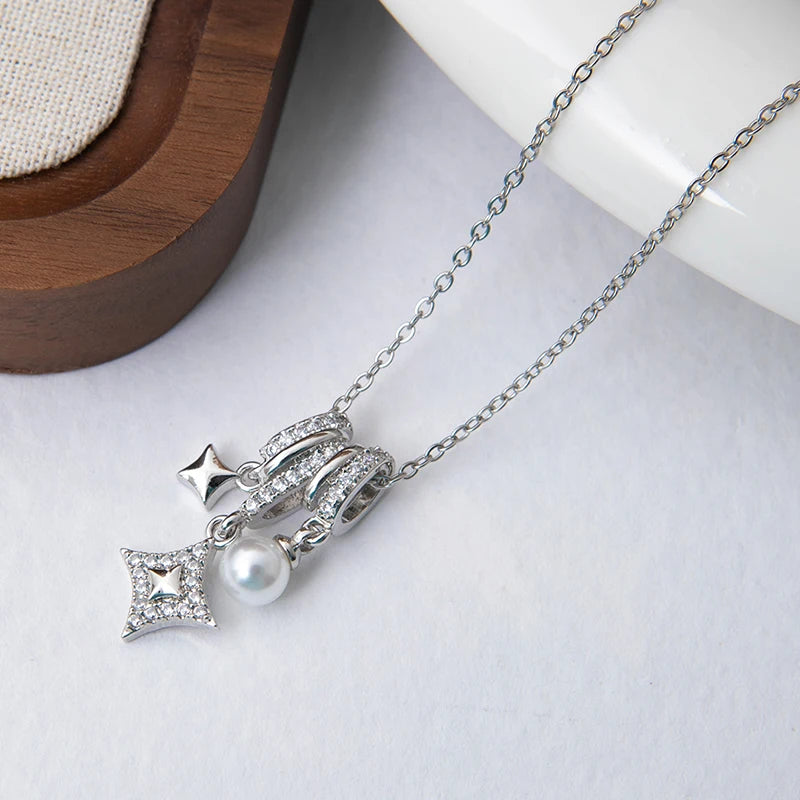 Halsband med flera hängen