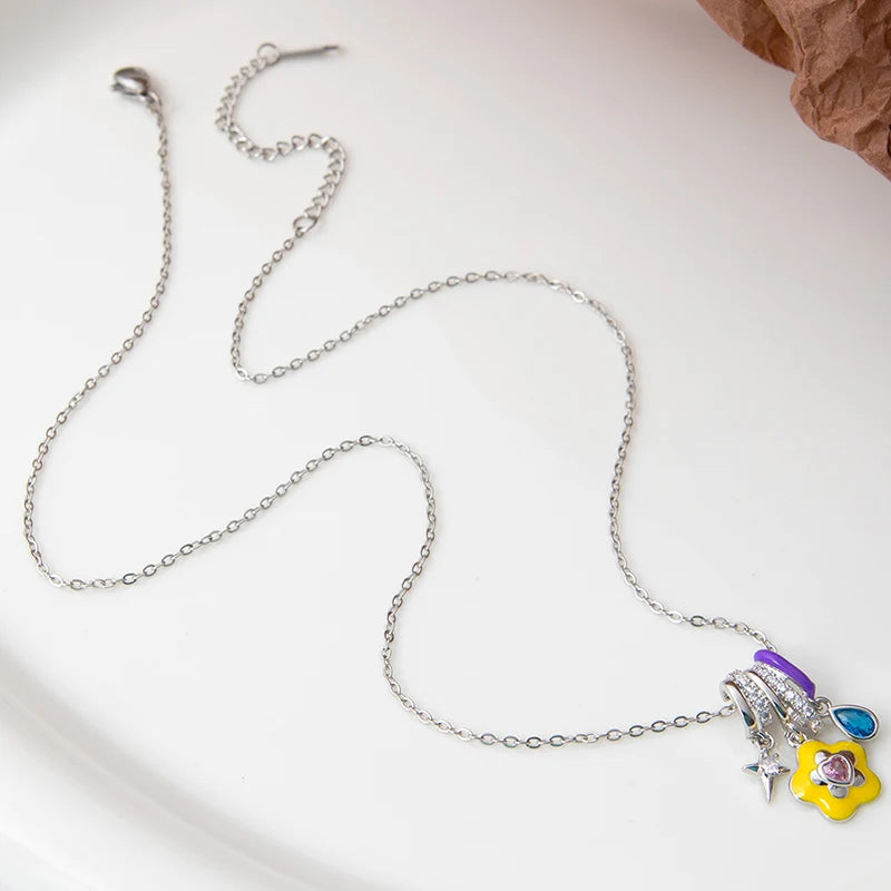 Halsband med flera hängen