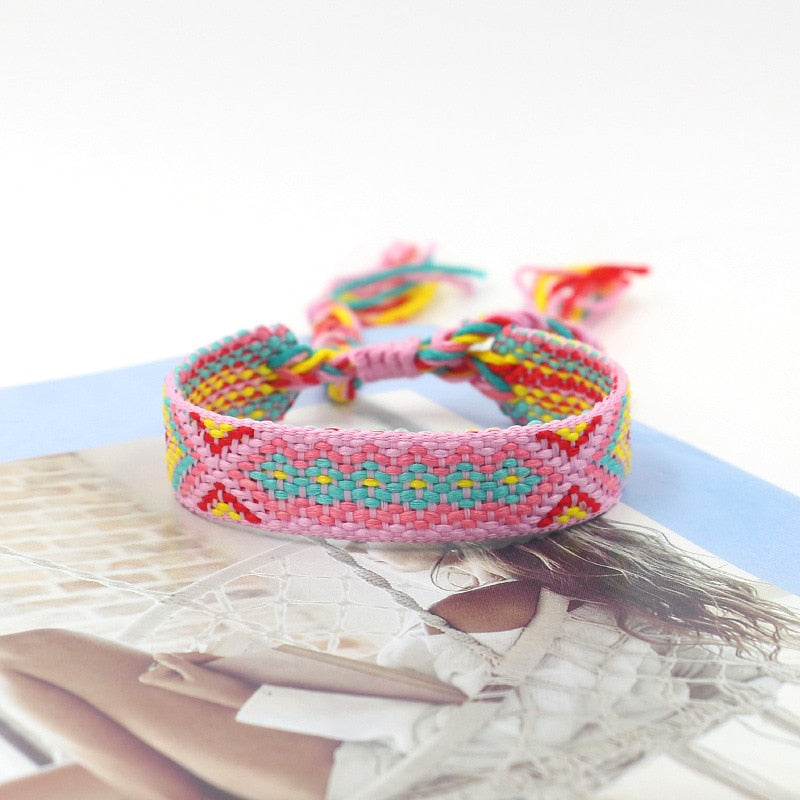Tygarmband med tofsar (26 olika modeller)