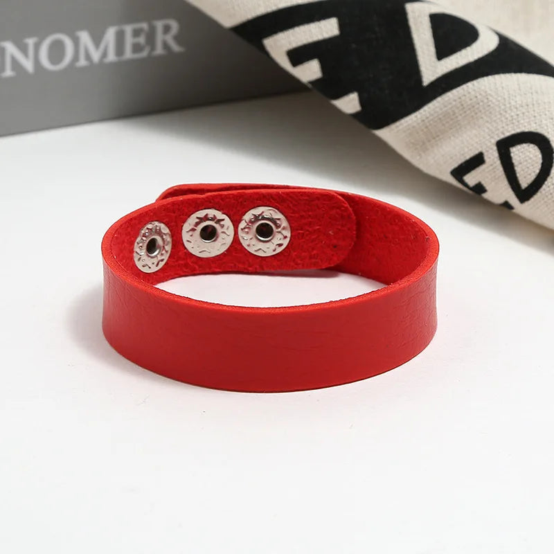 Stilrent läderarmband i flera färger