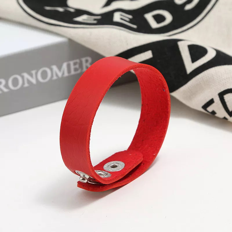 Stilrent läderarmband i flera färger