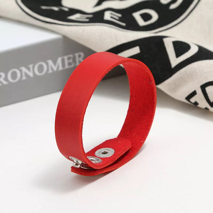 Stilrent läderarmband i flera färger