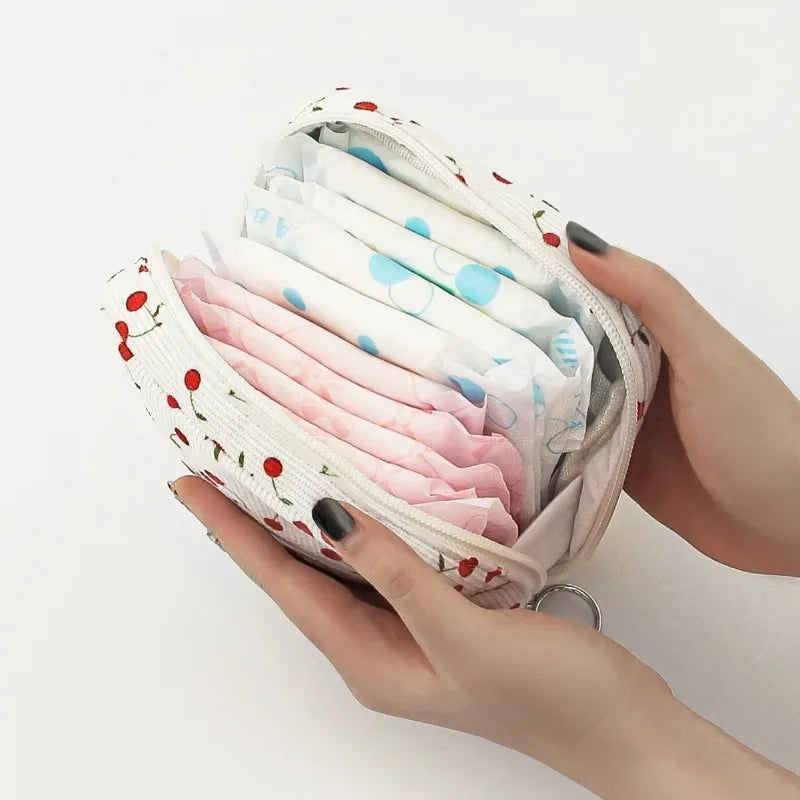 Söt necessär med körsbär - för bindor, tamponger eller smink