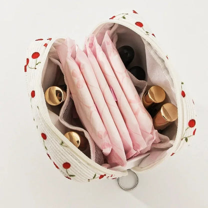 Söt necessär med körsbär - för bindor, tamponger eller smink