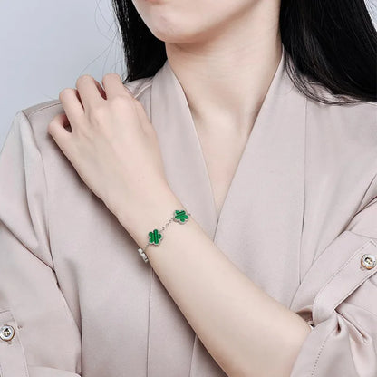 Stilrent armband med fyrklöver