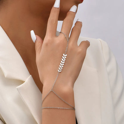 Armband och ring sammanlänkade med en kedja (10 modeller)